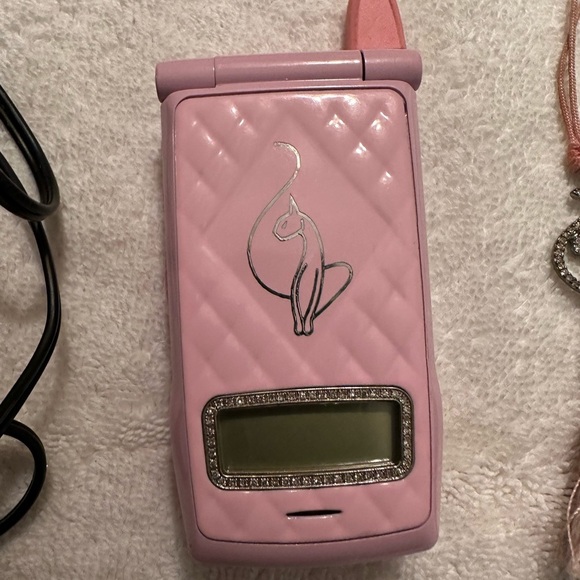 baby phat phone in the box with all the rhinestone diamonds $1200 pristine - Picture 8 of 8
